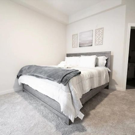Luxury Apartment Wifi, Gym, Pool, Shops & Food! Unit 329 Charlotte Eksteriør bilde