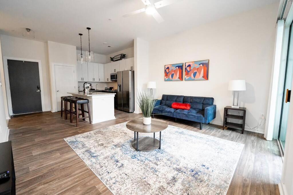 Luxury Apartment Wifi, Gym, Pool, Shops & Food! Unit 329 Charlotte Eksteriør bilde