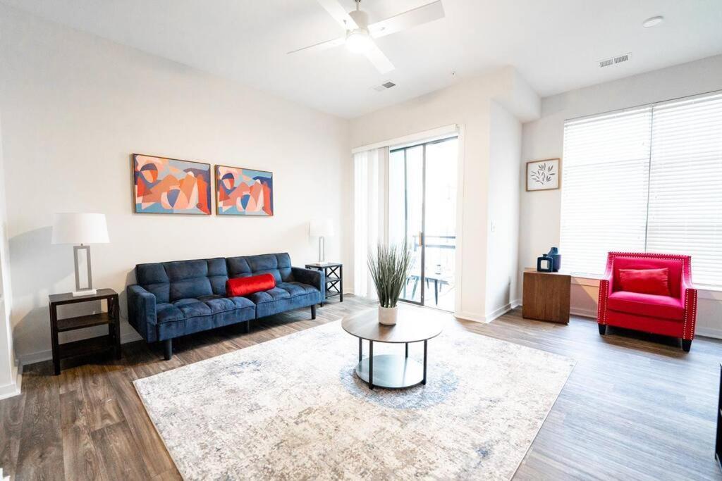 Luxury Apartment Wifi, Gym, Pool, Shops & Food! Unit 329 Charlotte Eksteriør bilde
