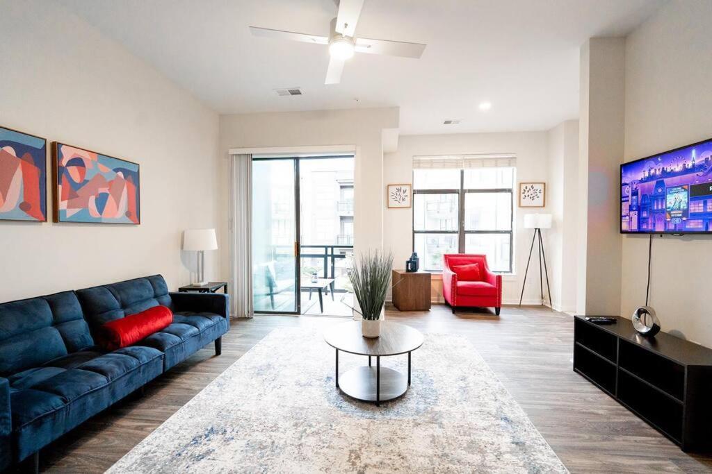 Luxury Apartment Wifi, Gym, Pool, Shops & Food! Unit 329 Charlotte Eksteriør bilde