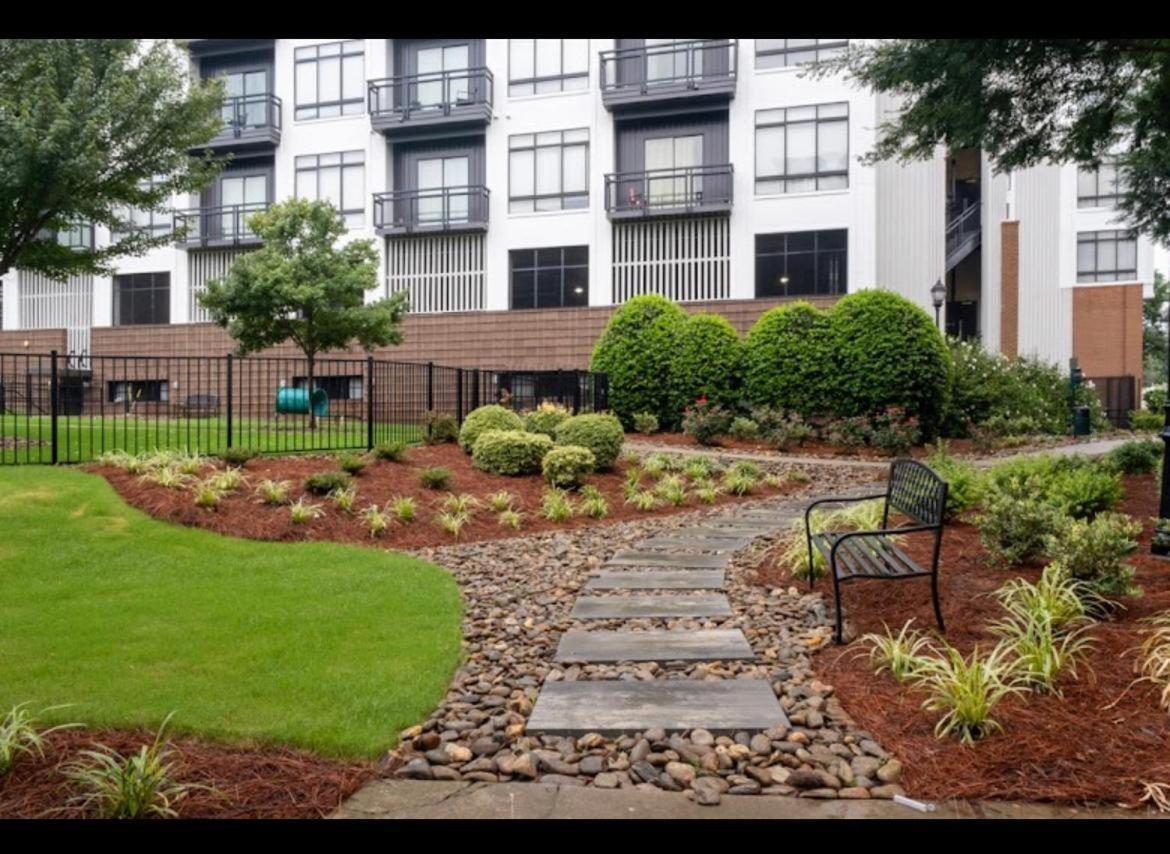 Luxury Apartment Wifi, Gym, Pool, Shops & Food! Unit 329 Charlotte Eksteriør bilde