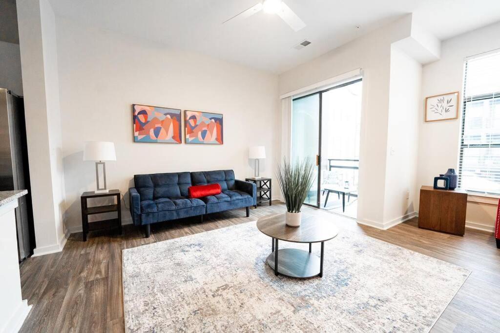 Luxury Apartment Wifi, Gym, Pool, Shops & Food! Unit 329 Charlotte Eksteriør bilde